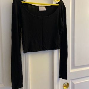 BLACK LONG SLEEVE CROP TOP